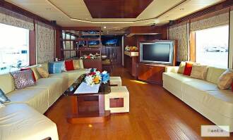 Majesty Emerald 88ft