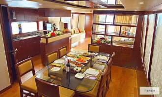 Majesty Emerald 88ft