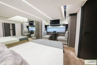 Pershing 5X Pearl White