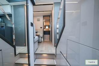 Pershing 5X Pearl White
