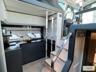 Pershing 5X Pearl White