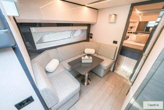 Pershing 5X Pearl White