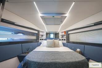 Pershing 5X Pearl White