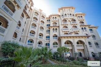 Luxurious 1BR in Palms with Private Beach Access