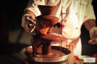 CHOCOLATE FOUNTAIN WITH ATTENDANT (2HR)