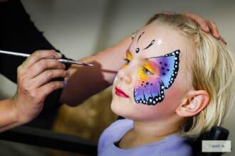 FACE PAINTER (2HR)