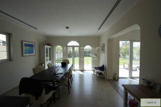 District 5,  3 BR  Small Villa , Jumeirah Park.