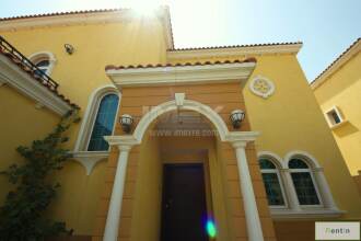 District 5,  3 BR  Small Villa , Jumeirah Park.