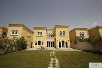District 5,  3 BR  Small Villa , Jumeirah Park.