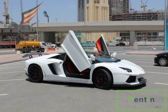 RENT LAMBORGHINI AVENTADOR ROADSTER IN DUBAI
