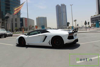 RENT LAMBORGHINI AVENTADOR ROADSTER IN DUBAI