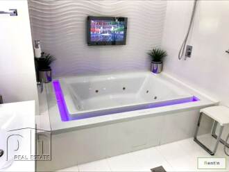 Luxury Upgraded Furnished 1Bed Townhouse