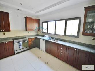 FULLY FURNISHED | Upgraded | Frond B