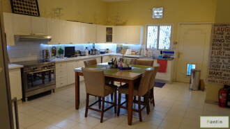 Well Maintained quiet villa with great space