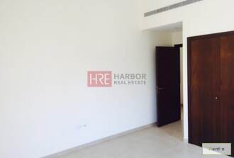 Large 3BR + Maid's Room at Emaar Villa in Marina.