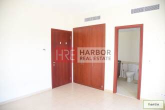 Single Row Type C,2 bedroom close to park
