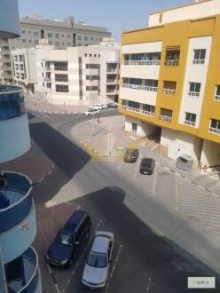 Near burjuman metro studio  45k/4 cheques