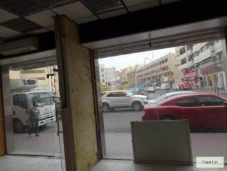 Ready Showroom in Bur Dubai Area, 4 Cheques