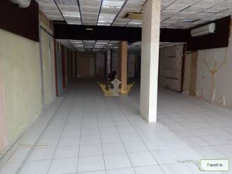 Ready Showroom in Bur Dubai Area, 4 Cheques
