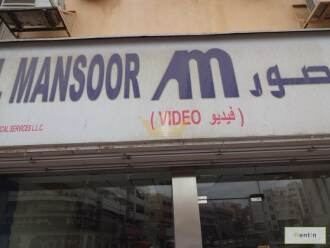 Ready Showroom in Bur Dubai Area, 4 Cheques