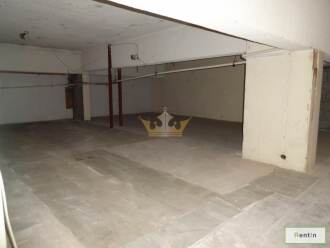 Ready Showroom in Bur Dubai Area, 4 Cheques