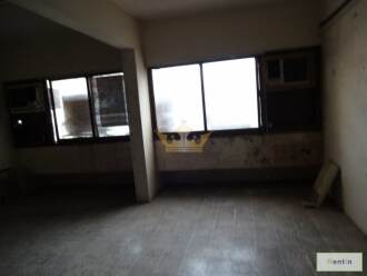 Ready Showroom in Bur Dubai Area, 4 Cheques