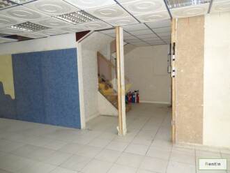 Ready Showroom in Bur Dubai Area, 4 Cheques
