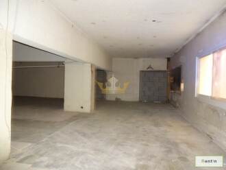 Ready Showroom in Bur Dubai Area, 4 Cheques