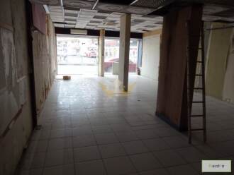 Ready Showroom in Bur Dubai Area, 4 Cheques