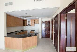 Semi Furnished 1 Bedroom in Building 60 Discovery Garden