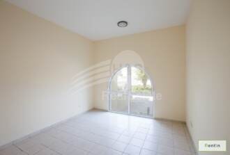 Semi Furnished 1 Bedroom in Building 60 Discovery Garden