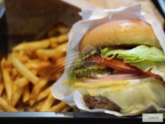 Running Fast food Burger Restaurant in Jumeirah 2