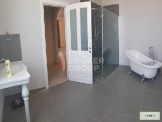 Exceptional 5 Bed with Beautiful Garden