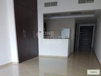 Large Studio Apt  with Equipped Kitchen