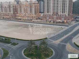Brand new studio apt with balcony and car parking