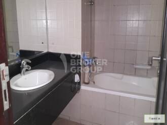 Large 1 BR Apt 1004 sq.ft. + storage in Med Cluster in Street 4