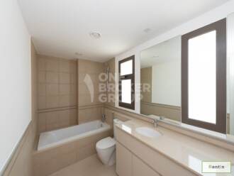 Well-Kept 3 BR Townhouse | Back to Back