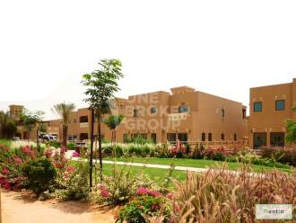 Landscaped 5BR Villa,Dubai Style, 2 Chqs