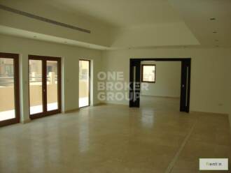 Well Maintained Corner Villa, 5 Bedroom