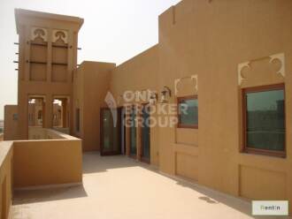 Well Maintained Corner Villa, 5 Bedroom