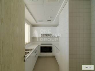 2BR plus Maids Beachfront Apt, Sea View