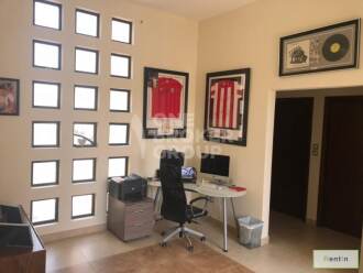 4 BR next to Park, single row, Mudon