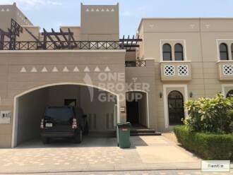 4 BR next to Park, single row, Mudon