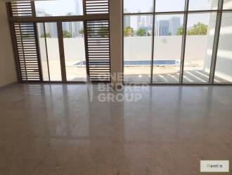 4 Bedroom VILLA with Private  Pool, Driver & Maid