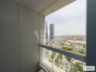 Vacant/Studio/Middle Floor/ with balcony