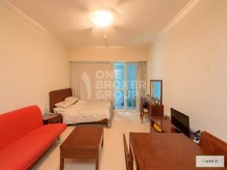 Vacant/Studio/Middle Floor/ with balcony