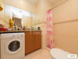 Vacant/Studio/Middle Floor/ with balcony