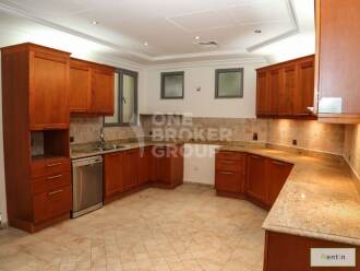 Fantastic 4BR Central Rotunda Garden Home