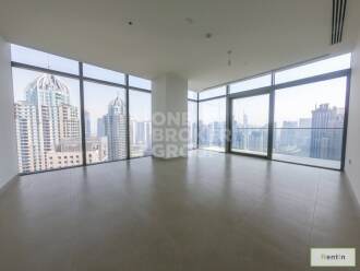Visually stunning 4 Bed Apt w/ Wide Balcony