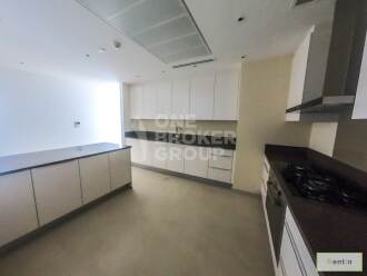 Visually stunning 4 Bed Apt w/ Wide Balcony